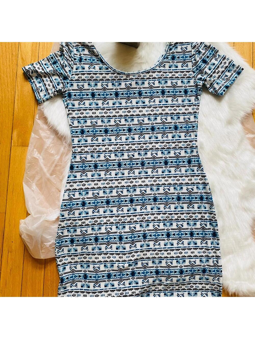 Mudd Blue and White Flutter Sleeve Bodycon Midi Dress Medium